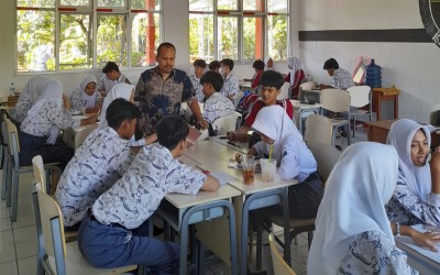 Meningkatkan Peran Guru sebagai Fasilitator Pembelajaran dengan Model Pembelajaran Discovery Learning