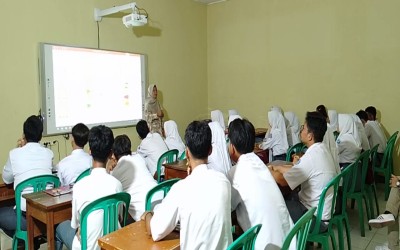 Pembelajaran Menulis Puisi dengan Menggunakan Model Project Based Leaning (Pjbl) di Kelas XI dengan Menggunakan Aplikasi Padlet yang Berorientasi pada Pendidikan Karakter